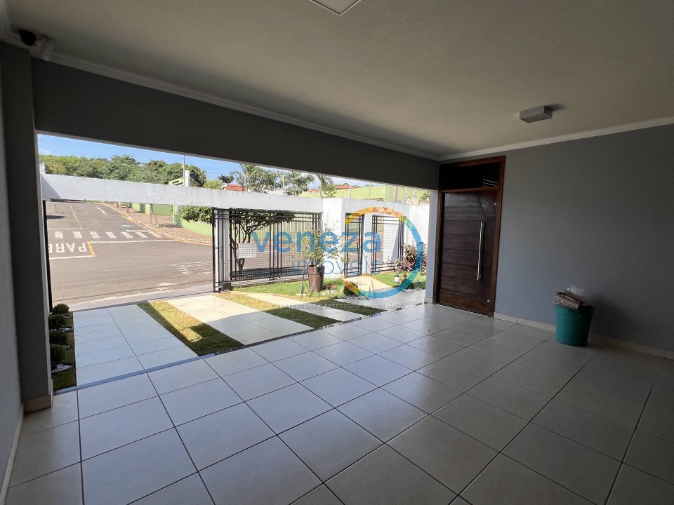 Casa Residencial à venda no bairro Jardim Antonio Semprebom de Ibipora com 214m<sup>2</sup> útil, 3 quartos, 2 vagas de garagem