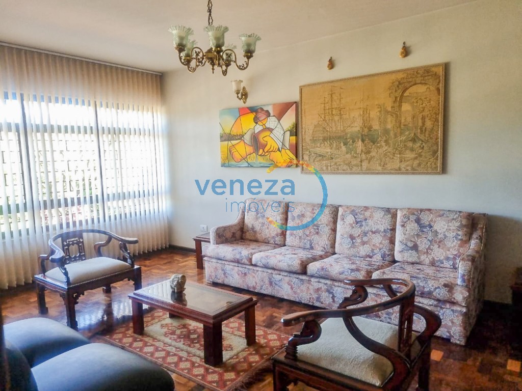 Casa Residencial à venda no bairro Los Angeles de Londrina com 250.1m<sup>2</sup> útil, 4 quartos, 4 vagas de garagem