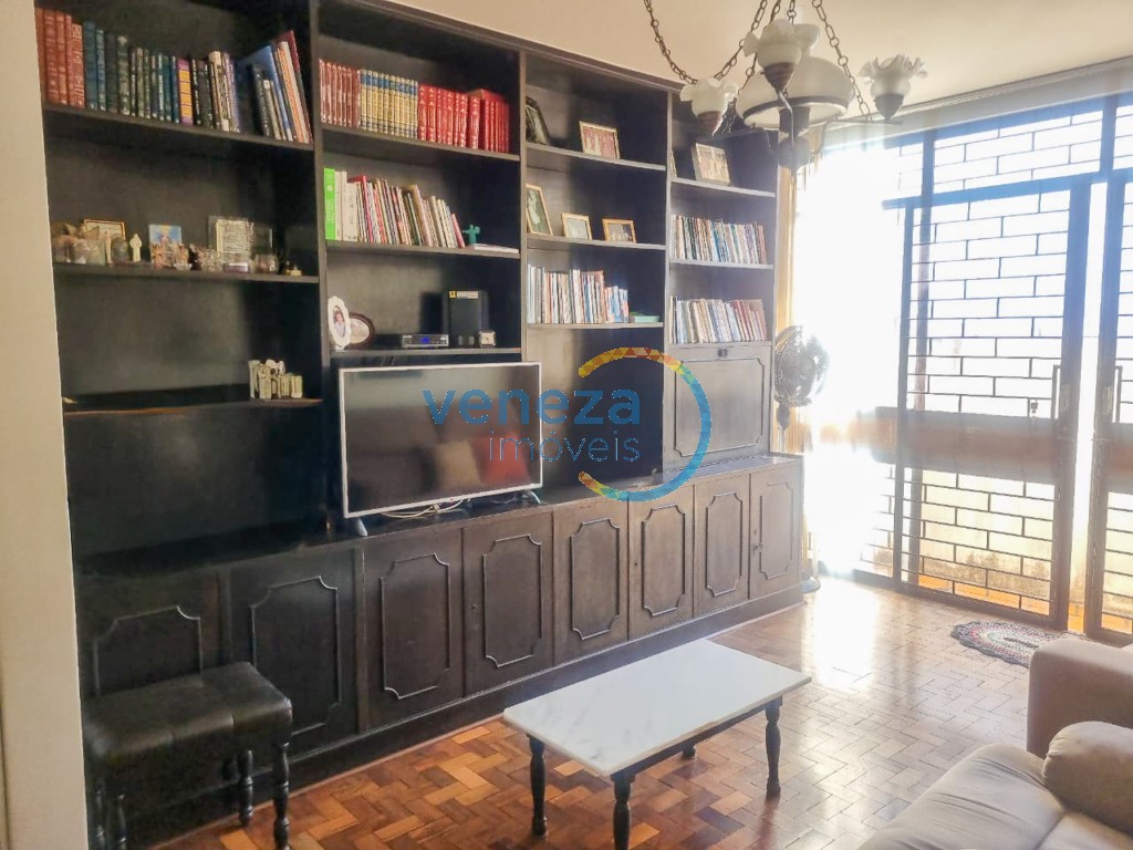 Casa Residencial à venda no bairro Los Angeles de Londrina com 250.1m<sup>2</sup> útil, 4 quartos, 4 vagas de garagem