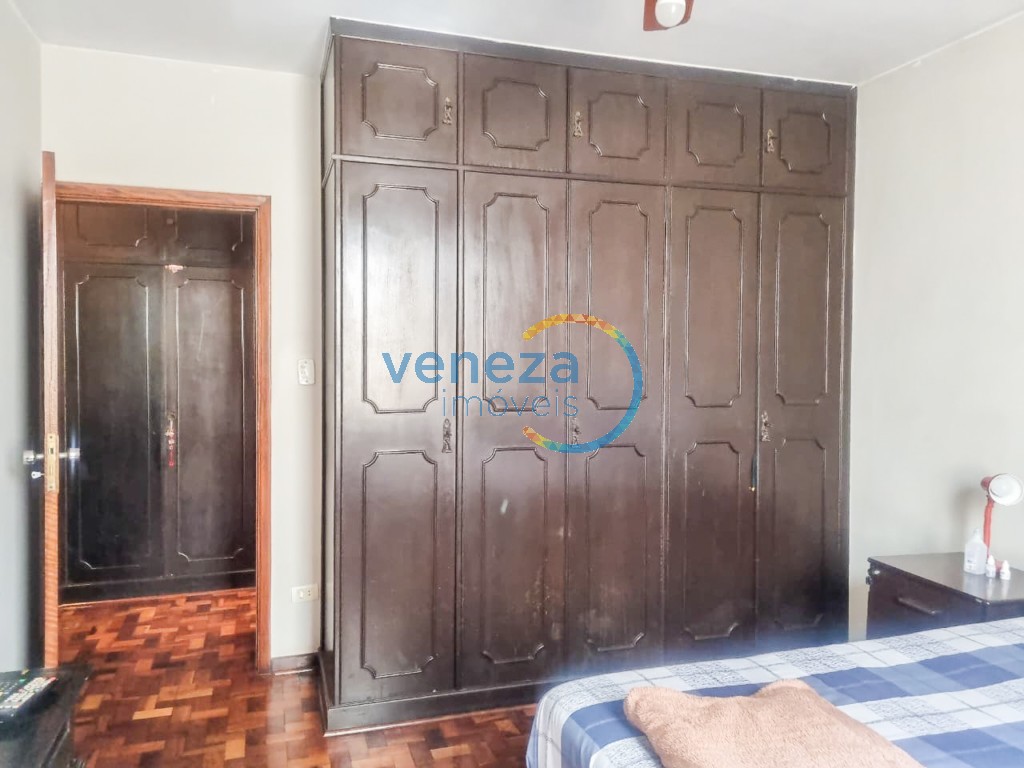 Casa Residencial à venda no bairro Los Angeles de Londrina com 250.1m<sup>2</sup> útil, 4 quartos, 4 vagas de garagem