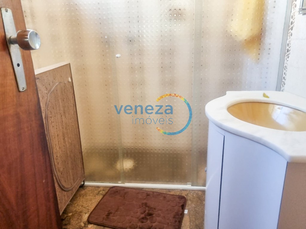 Casa Residencial à venda no bairro Los Angeles de Londrina com 250.1m<sup>2</sup> útil, 4 quartos, 4 vagas de garagem