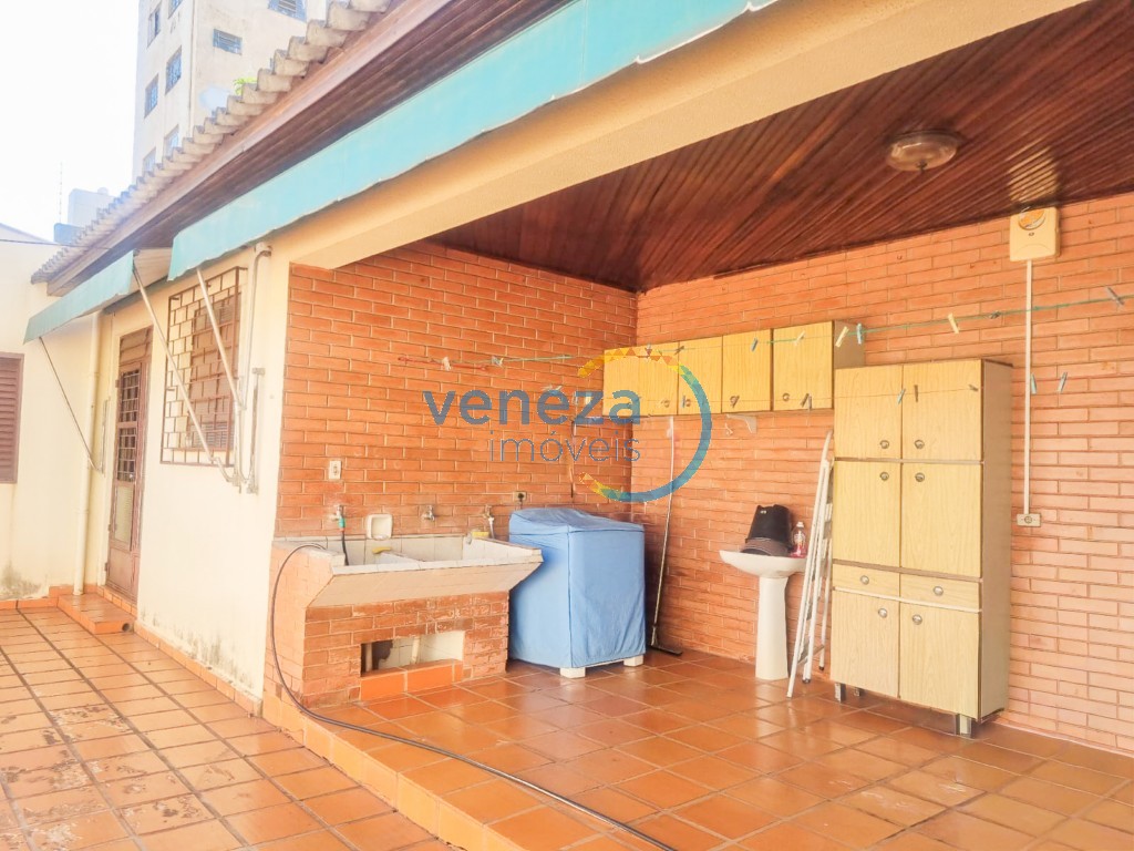 Casa Residencial à venda no bairro Los Angeles de Londrina com 250.1m<sup>2</sup> útil, 4 quartos, 4 vagas de garagem