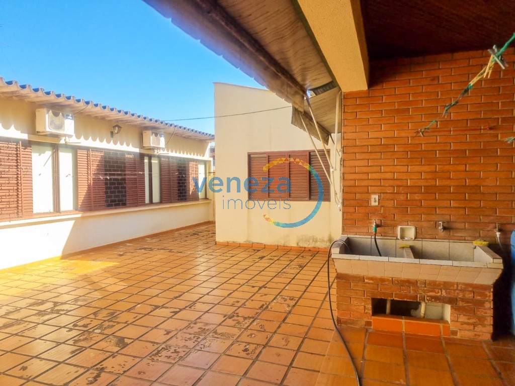 Casa Residencial à venda no bairro Los Angeles de Londrina com 250.1m<sup>2</sup> útil, 4 quartos, 4 vagas de garagem