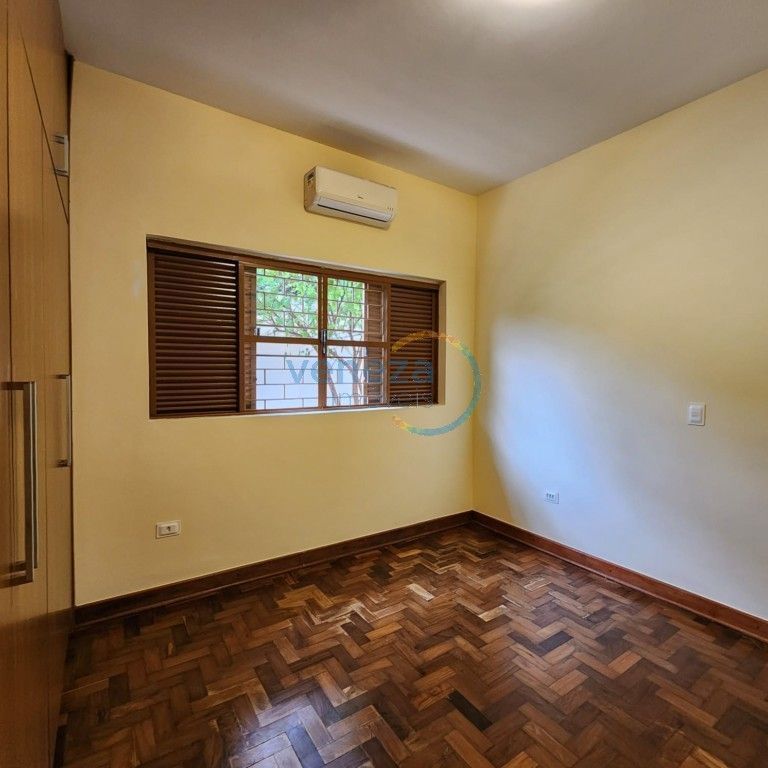 Casa Residencial à venda no bairro Petropolis de Londrina com 170m<sup>2</sup> útil, 3 quartos, 2 vagas de garagem