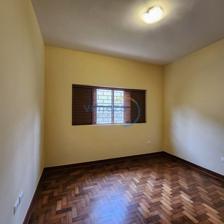 Casa Residencial à venda no bairro Petropolis de Londrina com 170m<sup>2</sup> útil, 3 quartos, 2 vagas de garagem