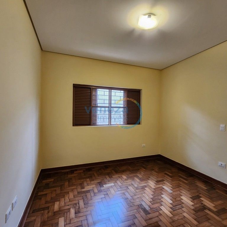 Casa Residencial à venda no bairro Petropolis de Londrina com 170m<sup>2</sup> útil, 3 quartos, 2 vagas de garagem