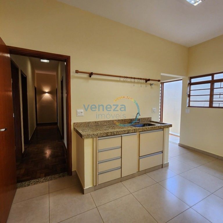 Casa Residencial à venda no bairro Petropolis de Londrina com 170m<sup>2</sup> útil, 3 quartos, 2 vagas de garagem