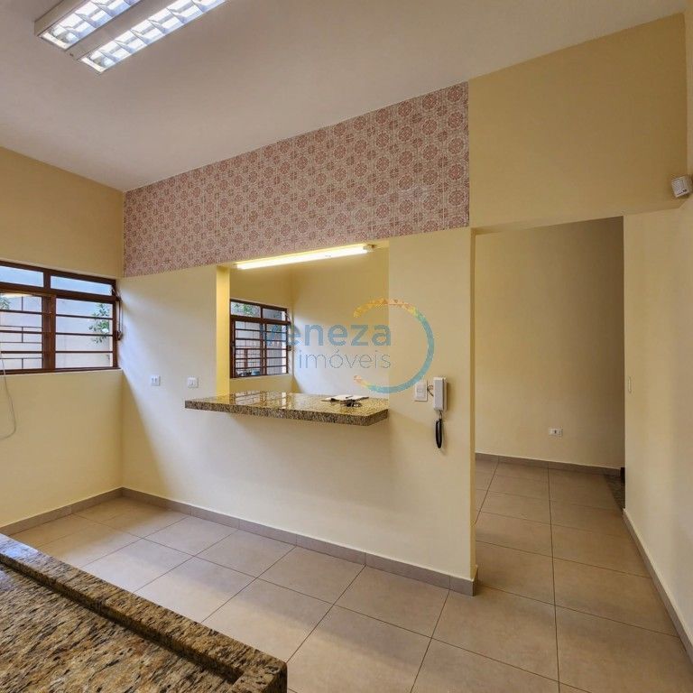 Casa Residencial à venda no bairro Petropolis de Londrina com 170m<sup>2</sup> útil, 3 quartos, 2 vagas de garagem