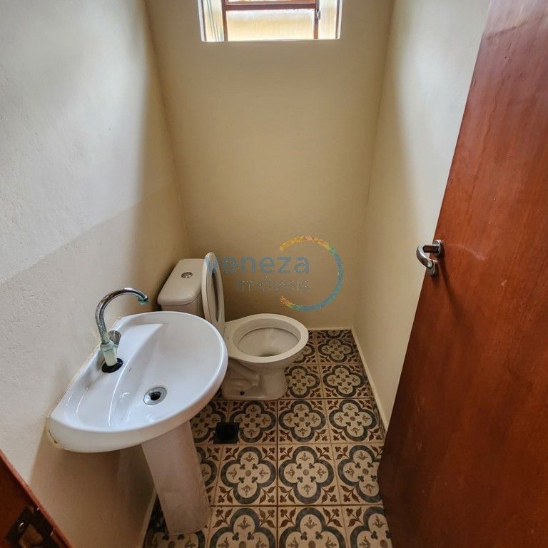 Casa Residencial à venda no bairro Petropolis de Londrina com 170m<sup>2</sup> útil, 3 quartos, 2 vagas de garagem