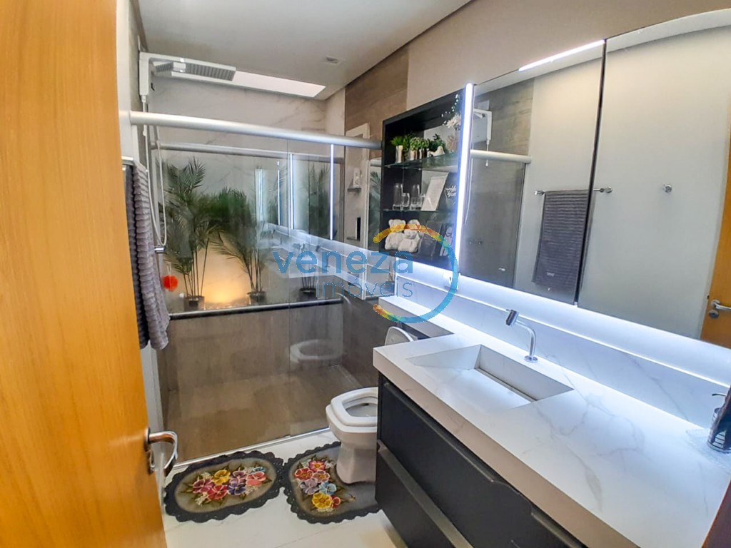 Casa Residencial à venda no bairro Ricardo de Londrina com 180m<sup>2</sup> útil, 4 quartos, 4 vagas de garagem