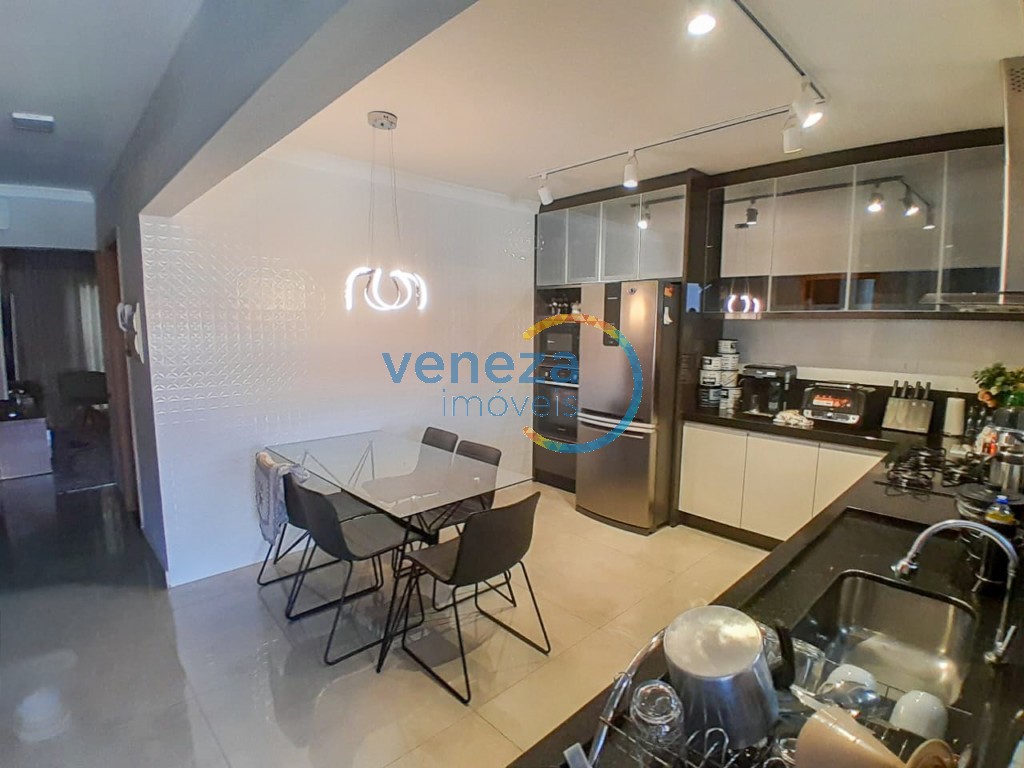 Casa Residencial à venda no bairro Ricardo de Londrina com 180m<sup>2</sup> útil, 4 quartos, 4 vagas de garagem