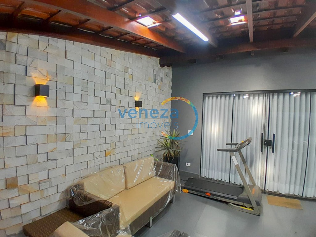 Casa Residencial à venda no bairro Ricardo de Londrina com 180m<sup>2</sup> útil, 4 quartos, 4 vagas de garagem