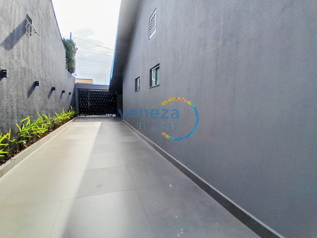 Casa Residencial à venda no bairro Ricardo de Londrina com 180m<sup>2</sup> útil, 4 quartos, 4 vagas de garagem