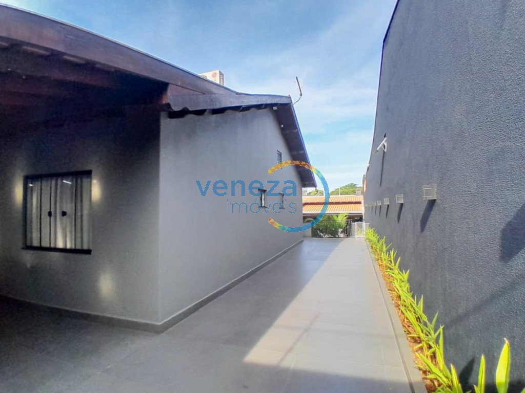 Casa Residencial à venda no bairro Ricardo de Londrina com 180m<sup>2</sup> útil, 4 quartos, 4 vagas de garagem