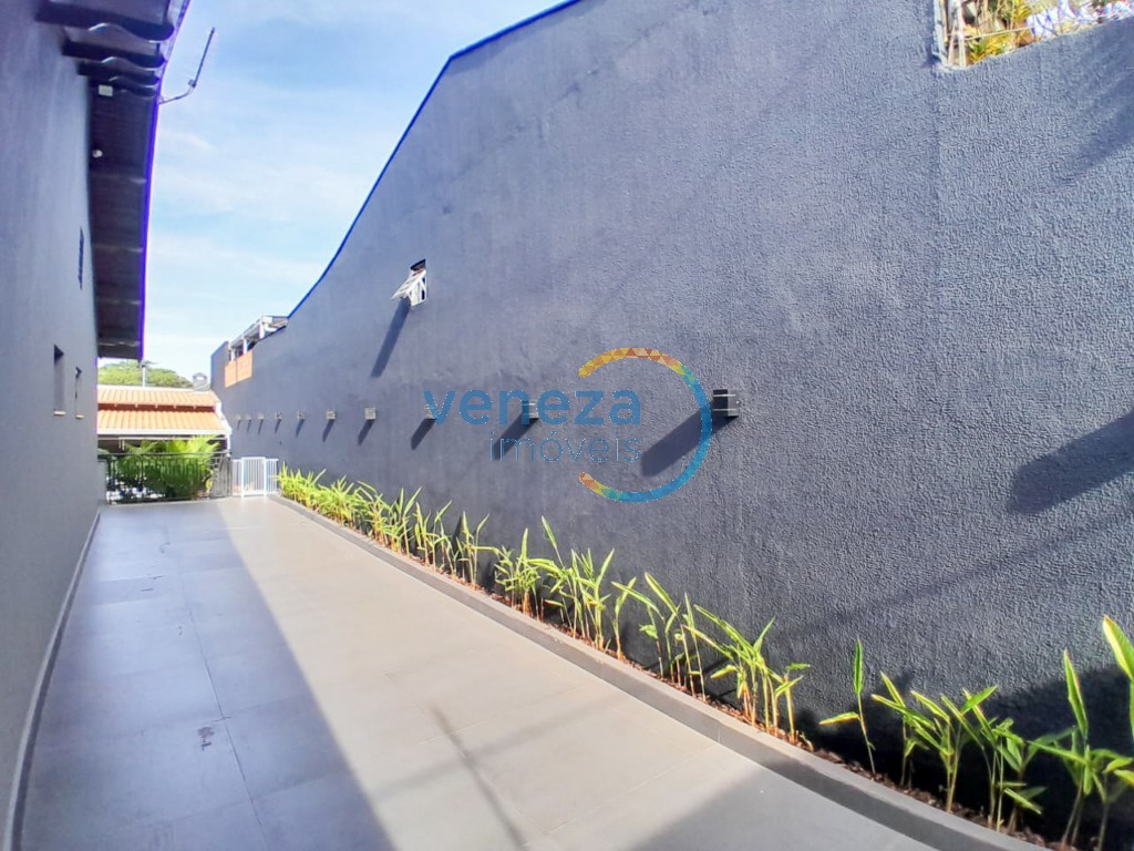 Casa Residencial à venda no bairro Ricardo de Londrina com 180m<sup>2</sup> útil, 4 quartos, 4 vagas de garagem