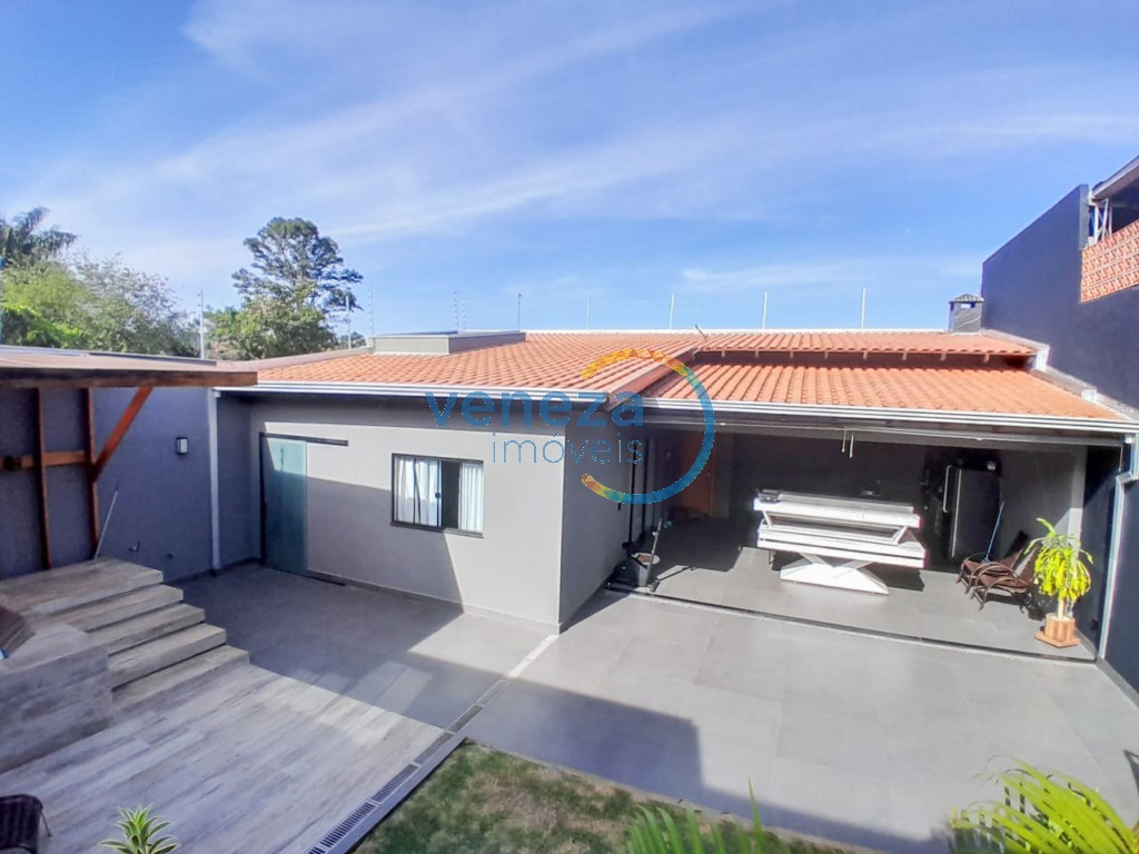 Casa Residencial à venda no bairro Ricardo de Londrina com 180m<sup>2</sup> útil, 4 quartos, 4 vagas de garagem