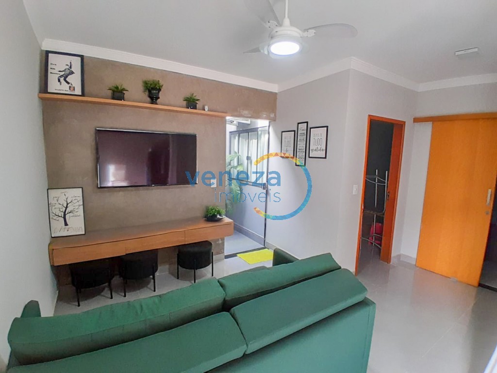 Casa Residencial à venda no bairro Ricardo de Londrina com 180m<sup>2</sup> útil, 4 quartos, 4 vagas de garagem