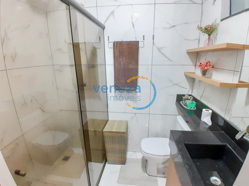 Casa Residencial à venda no bairro Ricardo de Londrina com 180m<sup>2</sup> útil, 4 quartos, 4 vagas de garagem