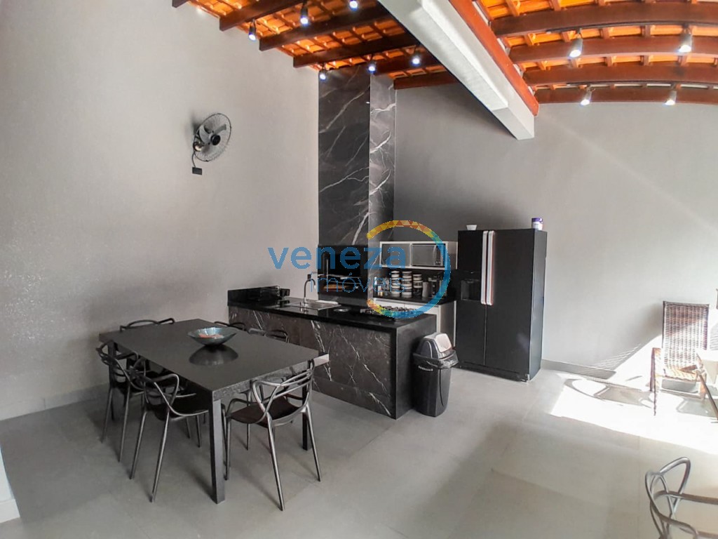 Casa Residencial à venda no bairro Ricardo de Londrina com 180m<sup>2</sup> útil, 4 quartos, 4 vagas de garagem