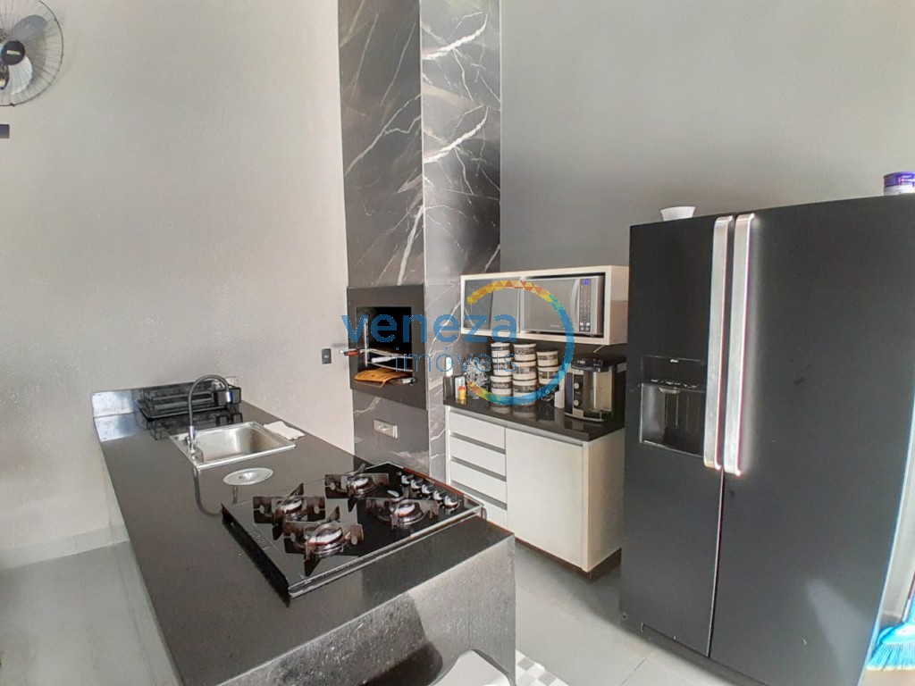 Casa Residencial à venda no bairro Ricardo de Londrina com 180m<sup>2</sup> útil, 4 quartos, 4 vagas de garagem