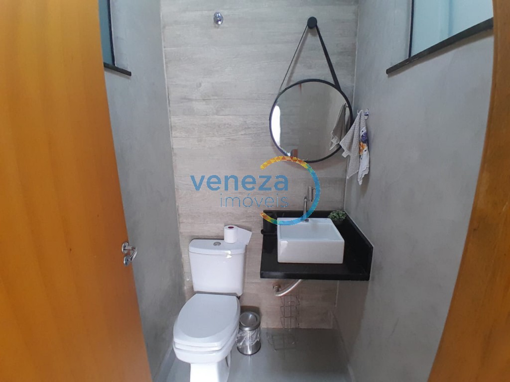 Casa Residencial à venda no bairro Ricardo de Londrina com 180m<sup>2</sup> útil, 4 quartos, 4 vagas de garagem