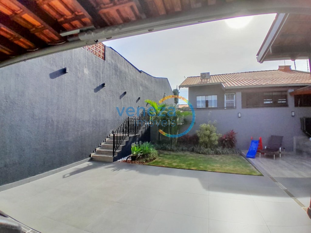 Casa Residencial à venda no bairro Ricardo de Londrina com 180m<sup>2</sup> útil, 4 quartos, 4 vagas de garagem