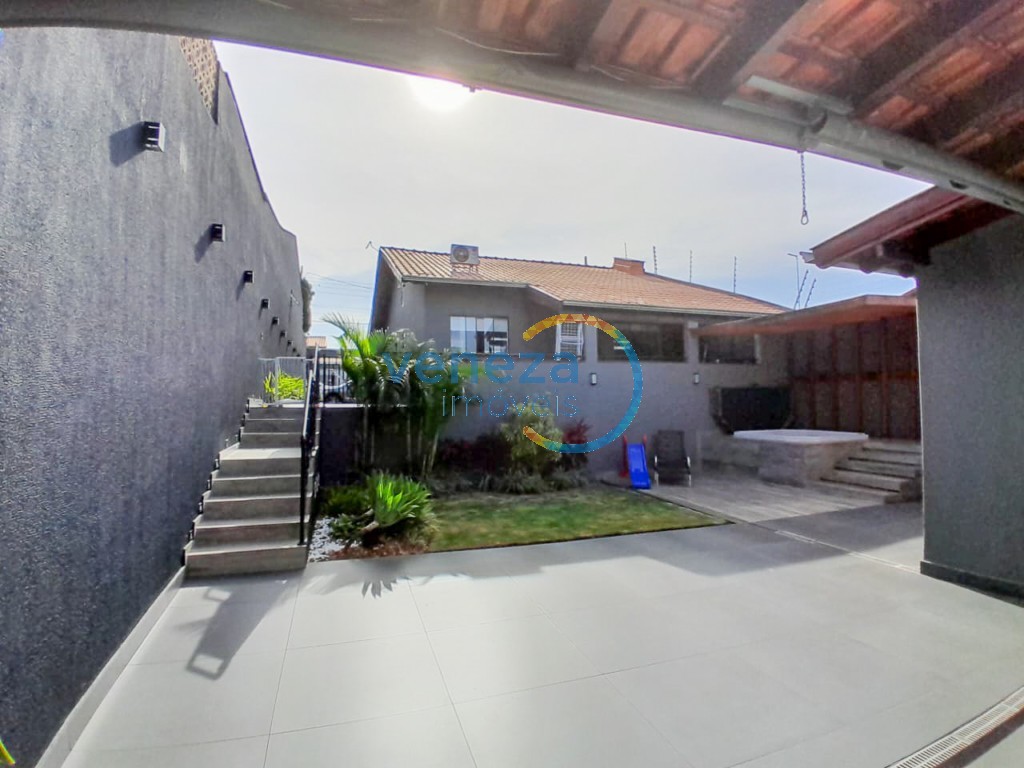 Casa Residencial à venda no bairro Ricardo de Londrina com 180m<sup>2</sup> útil, 4 quartos, 4 vagas de garagem