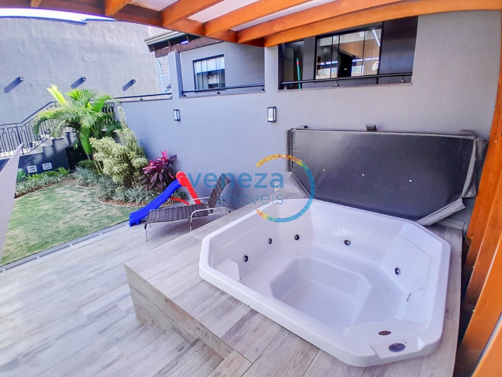 Casa Residencial à venda no bairro Ricardo de Londrina com 180m<sup>2</sup> útil, 4 quartos, 4 vagas de garagem