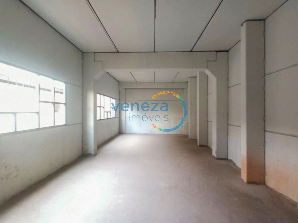 Barracão para locação no bairro Portal de Versalhes de Londrina com 294.18m<sup>2</sup> útil