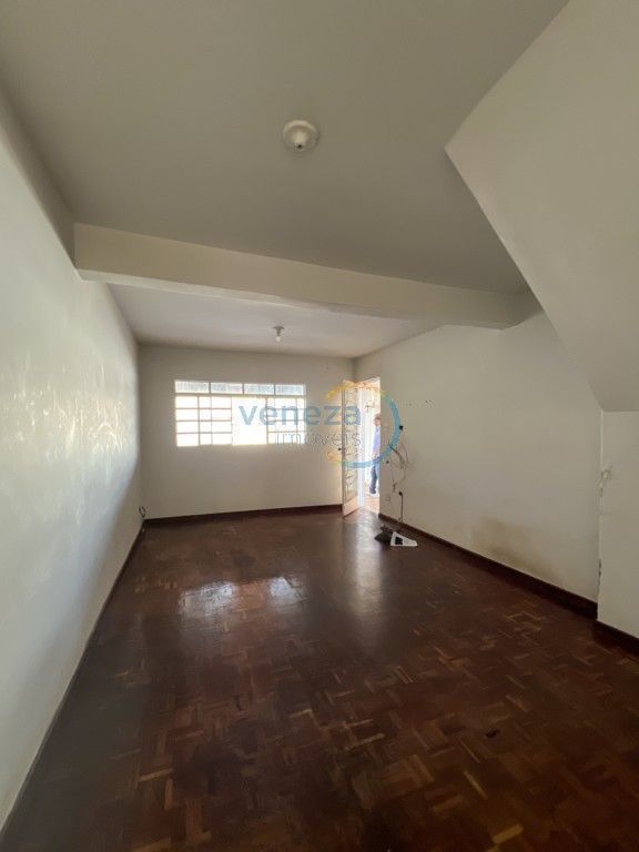 Casa Residencial à venda no bairro Santa Maria de Londrina com 116.18m<sup>2</sup> útil, 4 quartos, 1 vaga de garagem