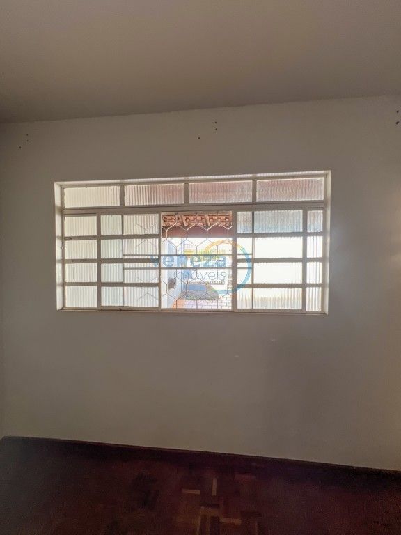 Casa Residencial à venda no bairro Santa Maria de Londrina com 116.18m<sup>2</sup> útil, 4 quartos, 1 vaga de garagem