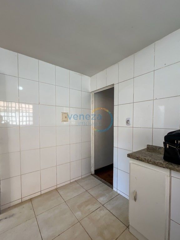 Casa Residencial à venda no bairro Santa Maria de Londrina com 116.18m<sup>2</sup> útil, 4 quartos, 1 vaga de garagem