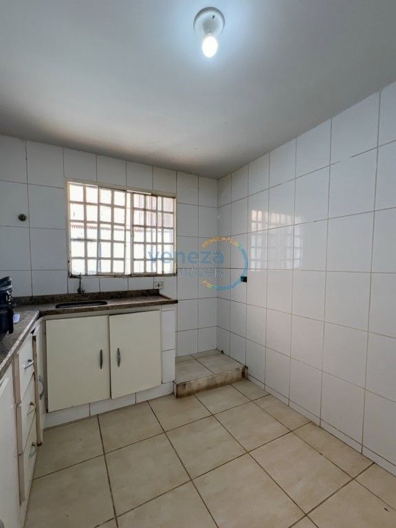 Casa Residencial à venda no bairro Santa Maria de Londrina com 116.18m<sup>2</sup> útil, 4 quartos, 1 vaga de garagem