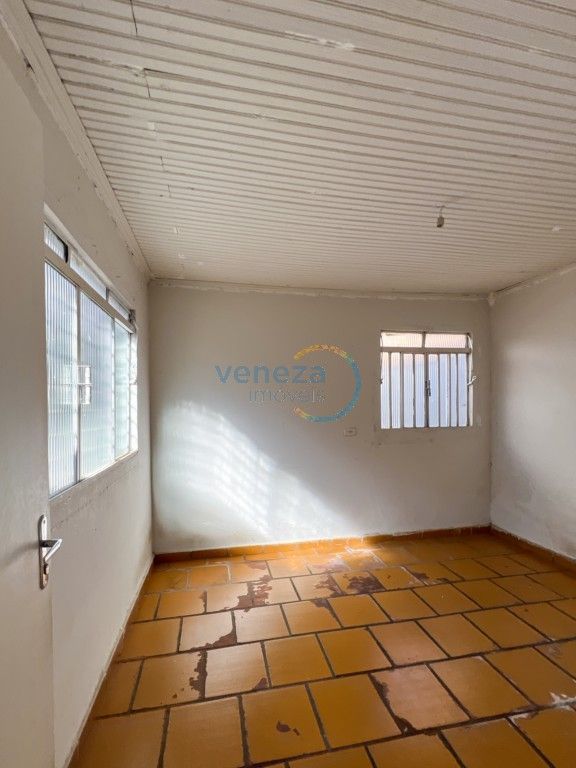 Casa Residencial à venda no bairro Santa Maria de Londrina com 116.18m<sup>2</sup> útil, 4 quartos, 1 vaga de garagem