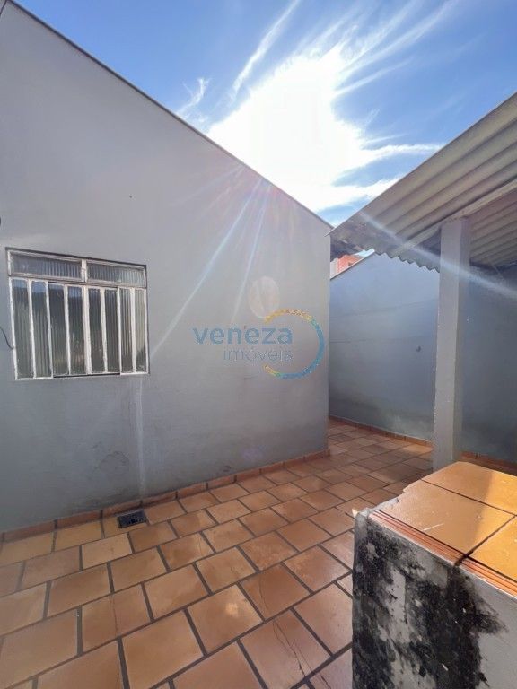 Casa Residencial à venda no bairro Santa Maria de Londrina com 116.18m<sup>2</sup> útil, 4 quartos, 1 vaga de garagem