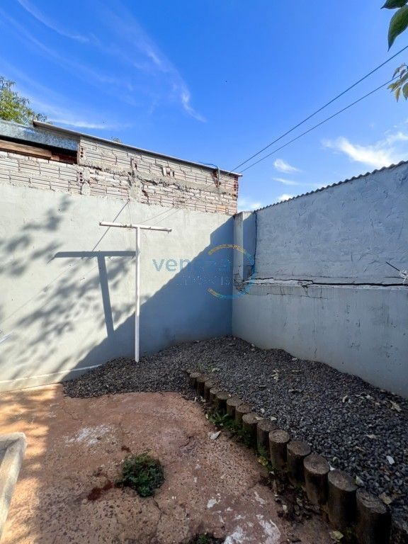 Casa Residencial à venda no bairro Santa Maria de Londrina com 116.18m<sup>2</sup> útil, 4 quartos, 1 vaga de garagem