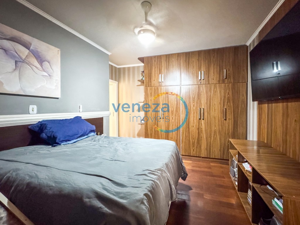 Casa Residencial à venda no bairro Rodocentro de Londrina com 215m<sup>2</sup> útil, 3 quartos, 2 vagas de garagem