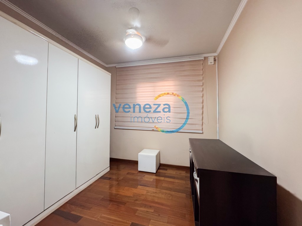 Casa Residencial à venda no bairro Rodocentro de Londrina com 215m<sup>2</sup> útil, 3 quartos, 2 vagas de garagem