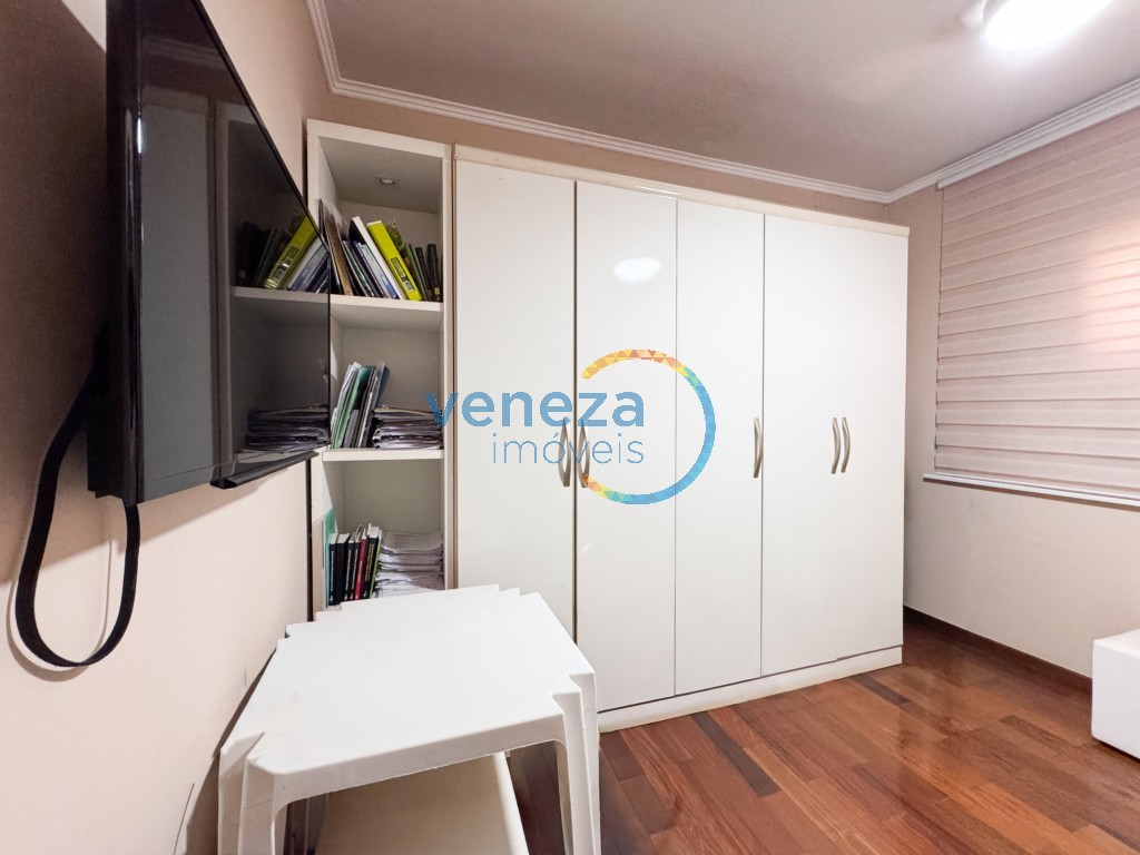 Casa Residencial à venda no bairro Rodocentro de Londrina com 215m<sup>2</sup> útil, 3 quartos, 2 vagas de garagem