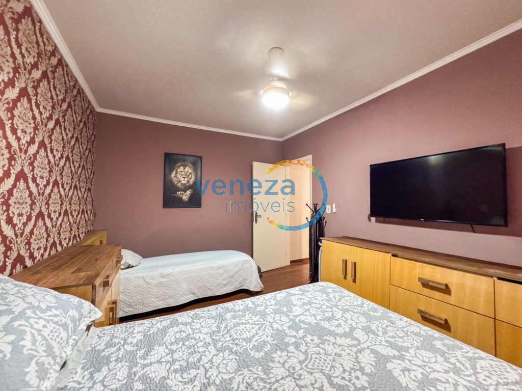 Casa Residencial à venda no bairro Rodocentro de Londrina com 215m<sup>2</sup> útil, 3 quartos, 2 vagas de garagem