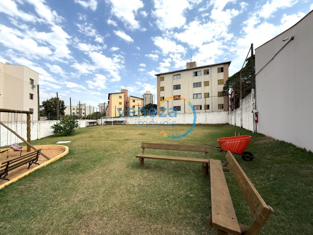 Casa Residencial à venda no bairro Rodocentro de Londrina com 215m<sup>2</sup> útil, 3 quartos, 2 vagas de garagem