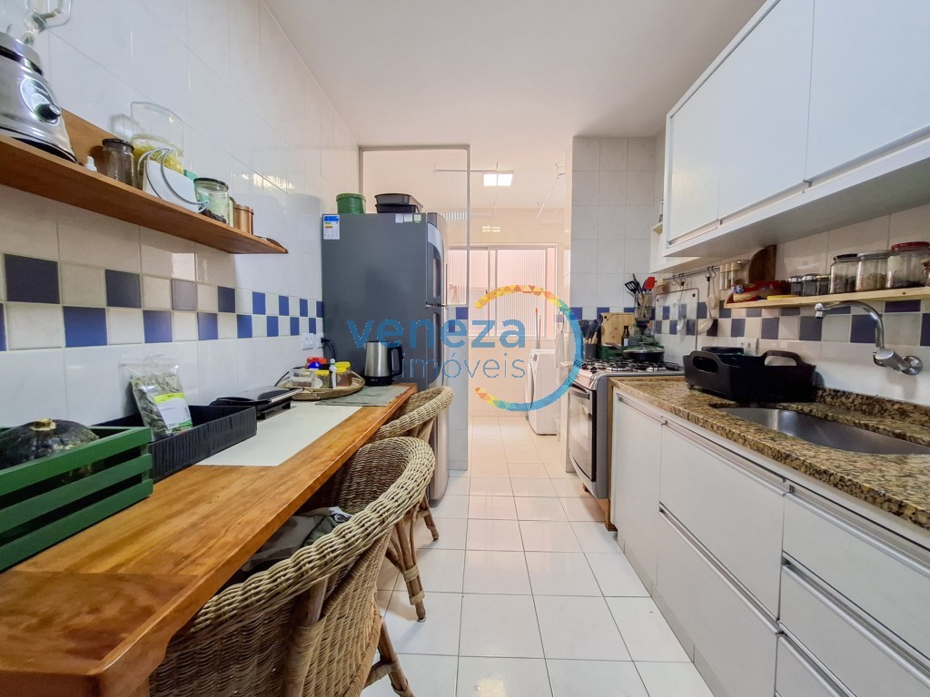 Apartamento à venda no bairro Brasil de Londrina com 74.61m<sup>2</sup> útil, 3 quartos, 1 vaga de garagem