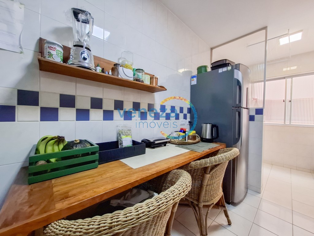 Apartamento à venda no bairro Brasil de Londrina com 74.61m<sup>2</sup> útil, 3 quartos, 1 vaga de garagem