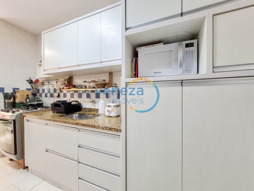 Apartamento à venda no bairro Brasil de Londrina com 74.61m<sup>2</sup> útil, 3 quartos, 1 vaga de garagem