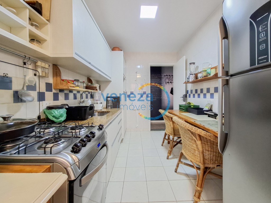 Apartamento à venda no bairro Brasil de Londrina com 74.61m<sup>2</sup> útil, 3 quartos, 1 vaga de garagem