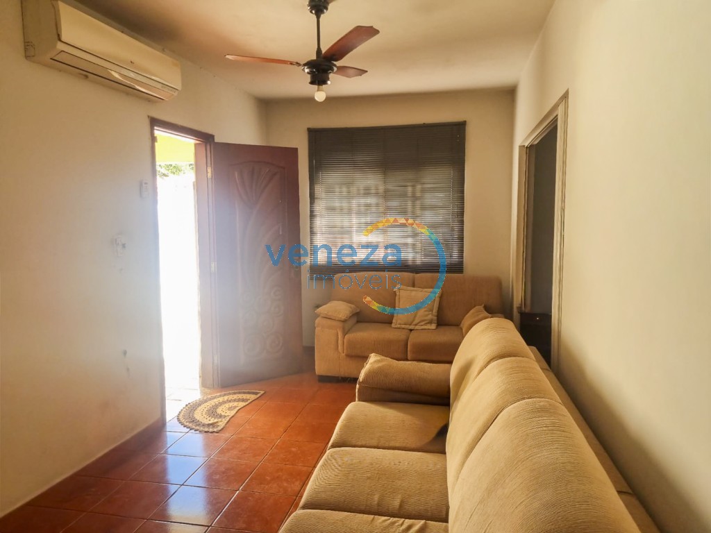 Casa Residencial à venda no bairro Sao Francisco de Assis de Londrina com 145m<sup>2</sup> útil, 4 quartos, 2 vagas de garagem