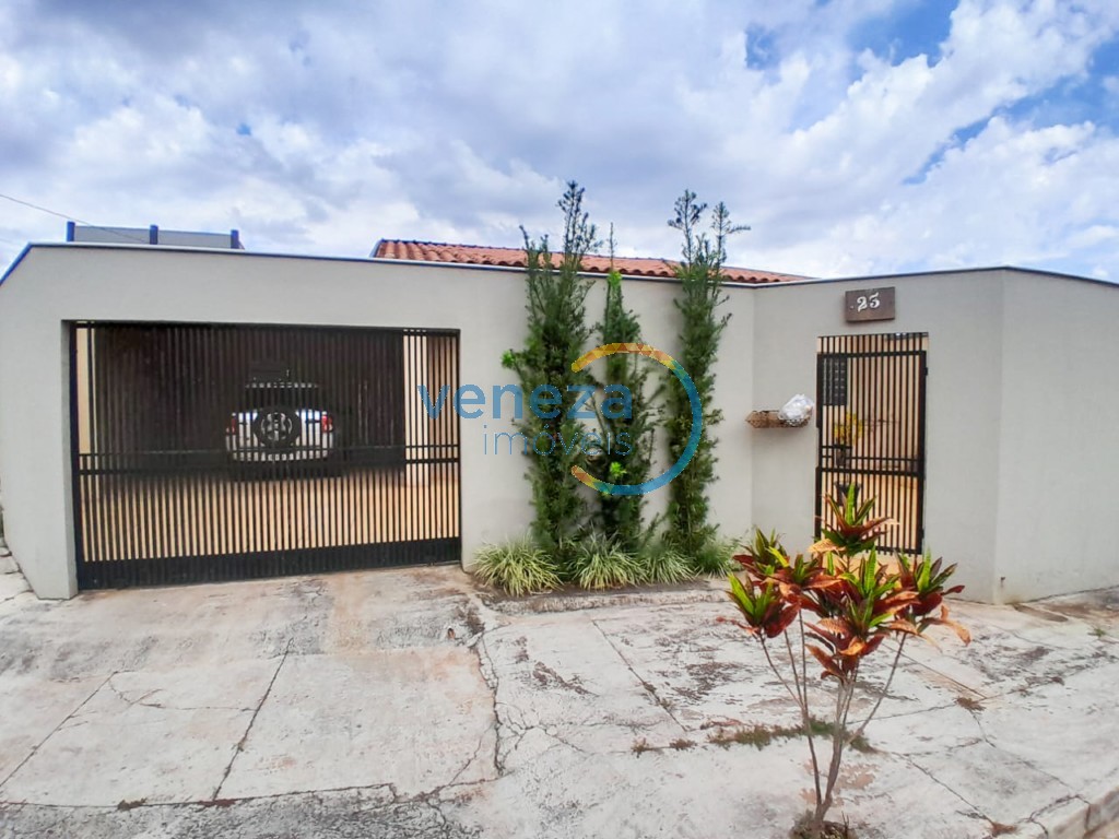 Casa Residencial à venda no bairro Leste Oeste de Londrina com 160m<sup>2</sup> útil, 3 quartos, 2 vagas de garagem