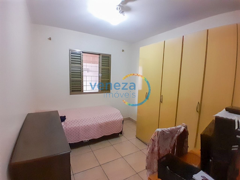 Casa Residencial à venda no bairro Leste Oeste de Londrina com 160m<sup>2</sup> útil, 3 quartos, 2 vagas de garagem