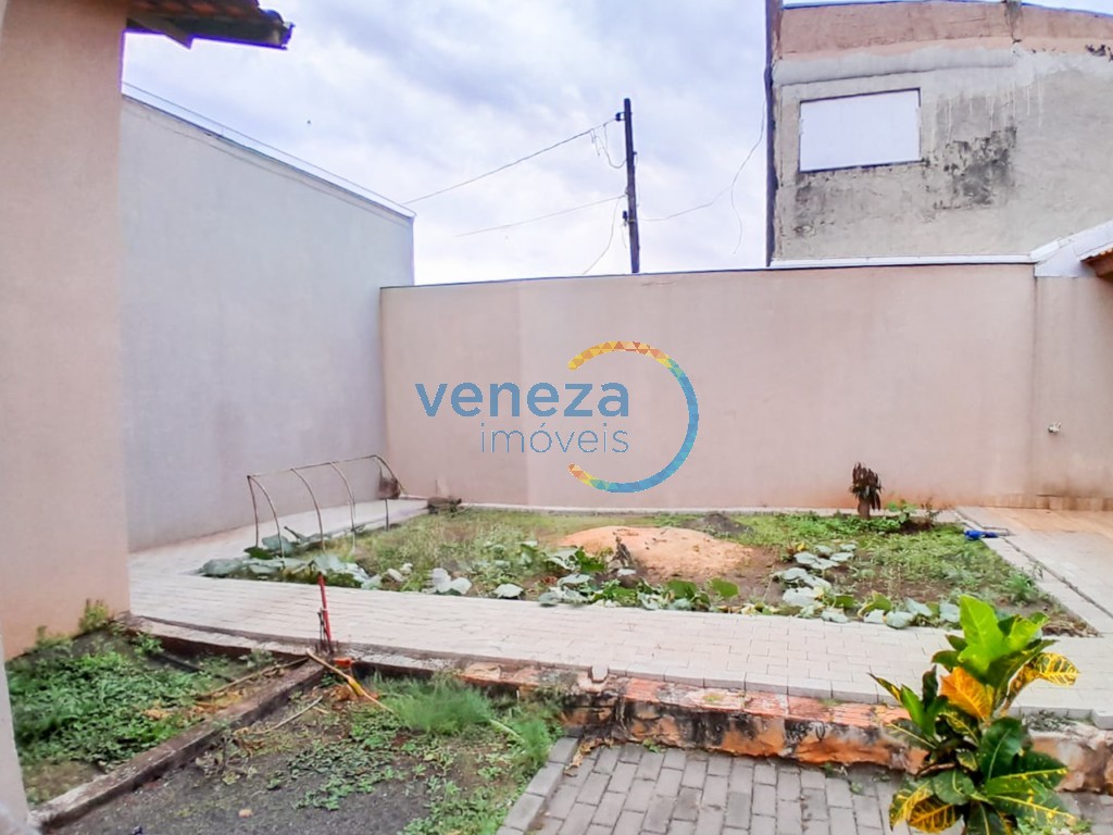 Casa Residencial à venda no bairro Leste Oeste de Londrina com 160m<sup>2</sup> útil, 3 quartos, 2 vagas de garagem