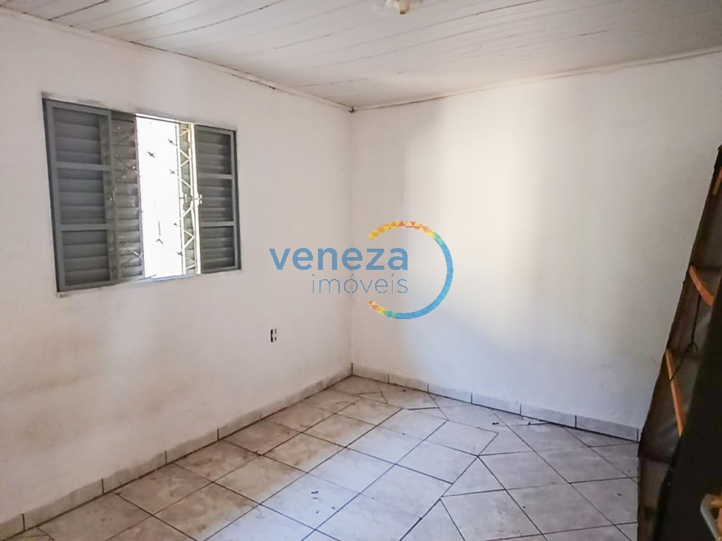 Casa Residencial à venda no bairro Brasil de Londrina com 200m<sup>2</sup> útil, 7 quartos, 1 vaga de garagem